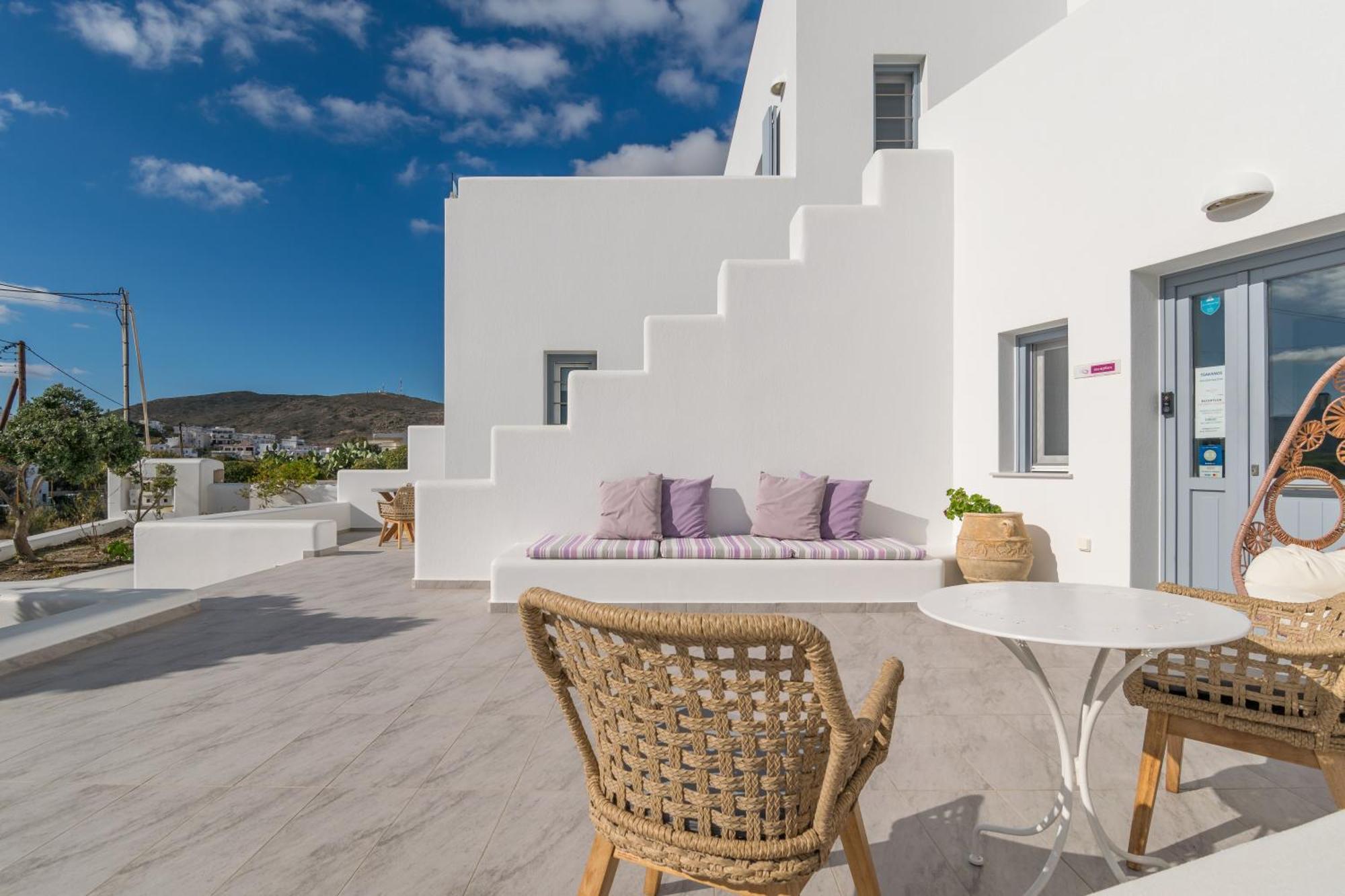 Tsakanos Home Adamantas  Exterior photo